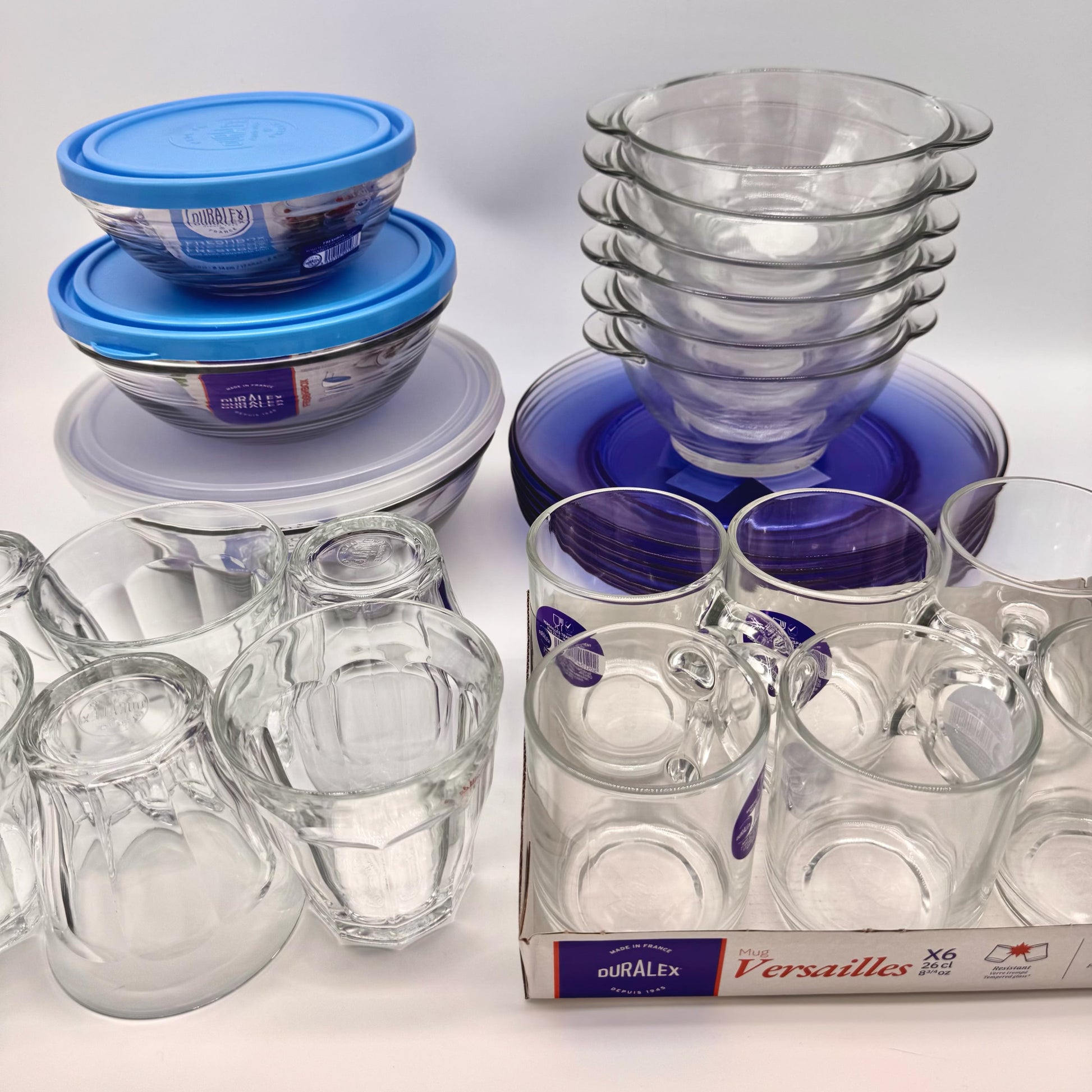 Kit étudiant premium Duralex contenant 6 verres Picardie transparents 50cl, 3 freshbox, 6 assiettes lys couleur marine, 6 bols à oreille transparents et 6 mugs versaille transparents